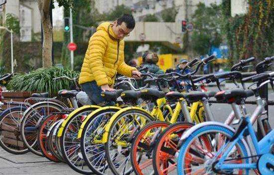 探索共享單車新品牌與小巷特色小店，隱藏寶藏的奇妙之旅
