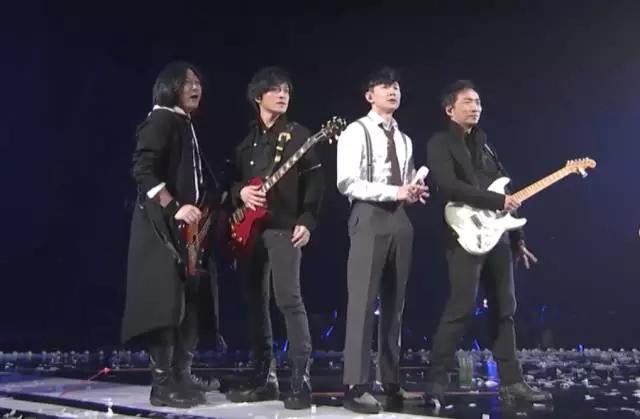 林俊杰最新翻唱歌曲，小巷深處的音樂與美食之旅