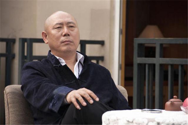 李成儒，從舞臺(tái)到熒屏的自信蛻變與成就感滿滿之路