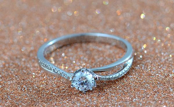 小巷深處的珠寶秘境之旅，探尋結(jié)婚鉆戒的價格