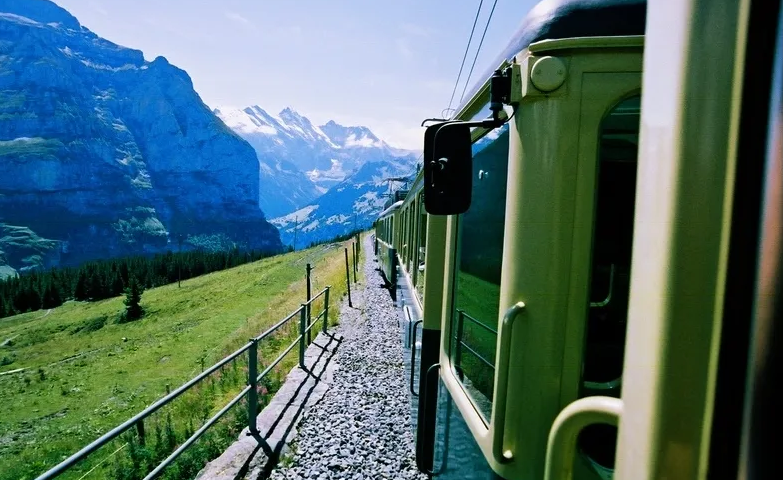成都至哈爾濱機票價格查詢，時空之旅的飛行軌跡