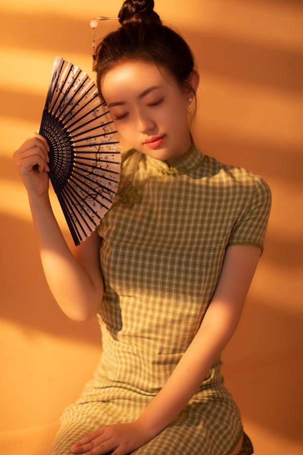 女演員古箏，與自然美景的邂逅，探尋內(nèi)心平和之聲