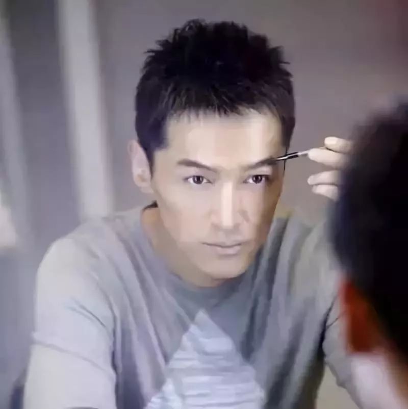男明星與同性戀話題，理解與尊重的步驟指南