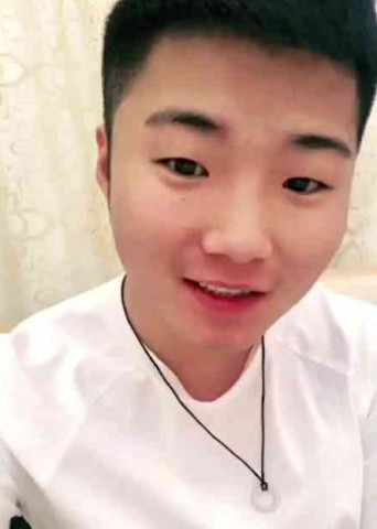 白小白最新時(shí)尚活力照片曝光，捕捉魅力瞬間