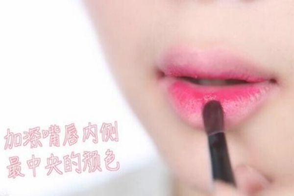 最新口紅涂法教程，輕松打造完美唇妝技巧