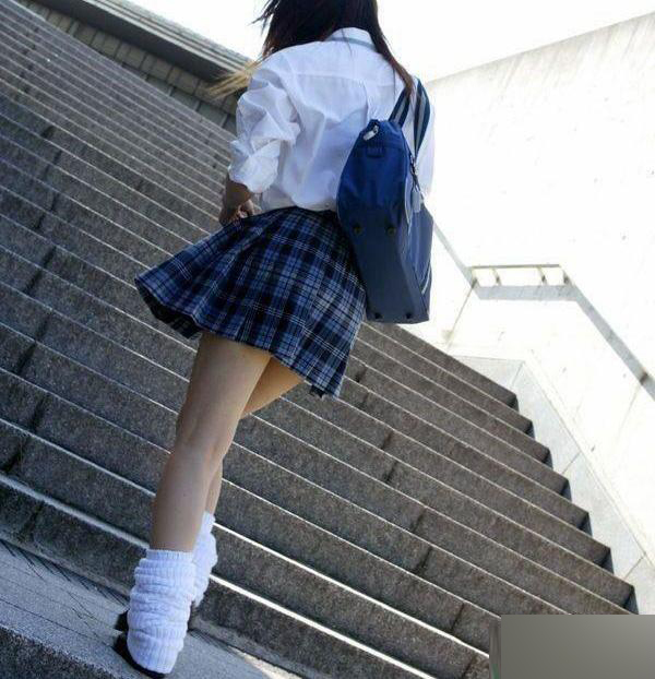 最新女校服，時代變遷中的校園風尚標志
